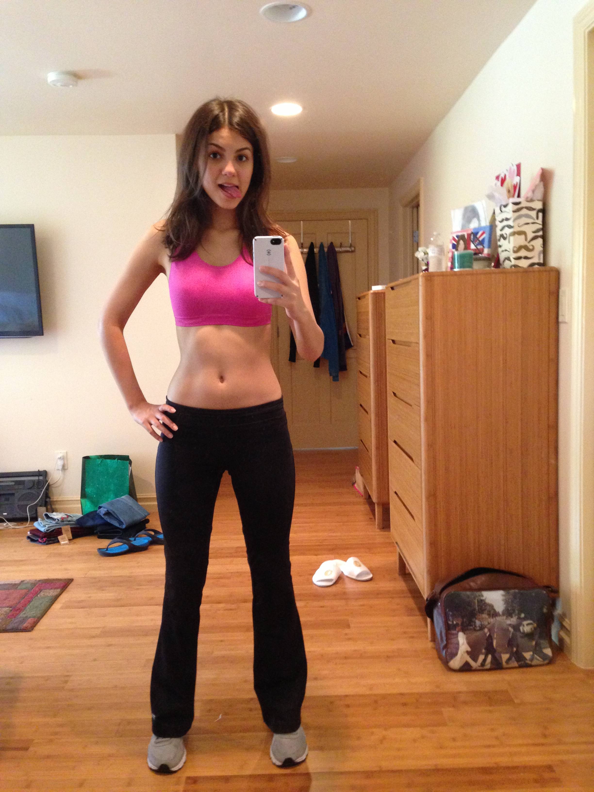 Teen Cute Amateur Brunette Babe Victoria Justice with Tongue - TGP gallery  #235374